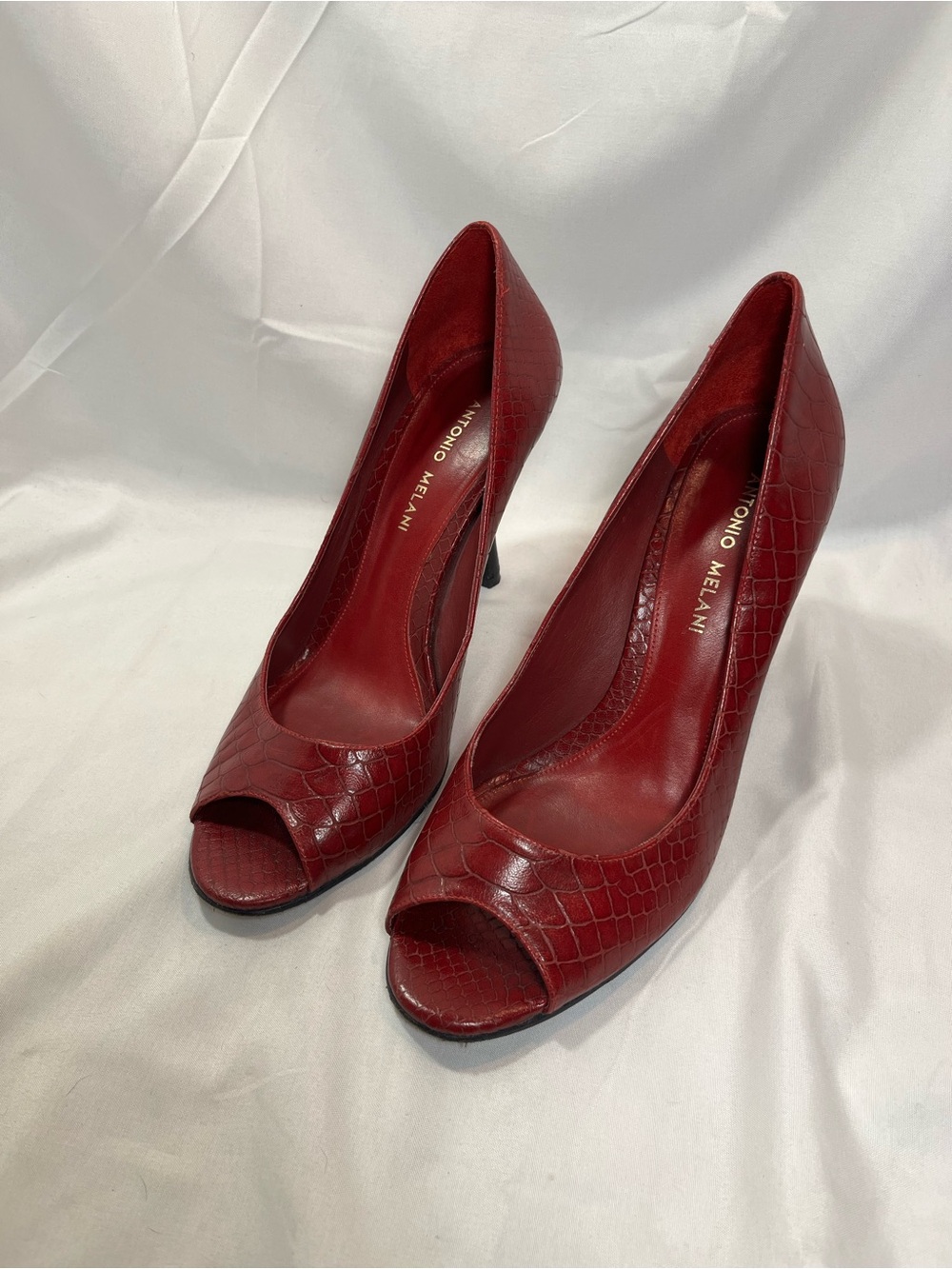 ANTONIO MELANI Burgundy Croc-Embossed Peep-Toe Pumps
